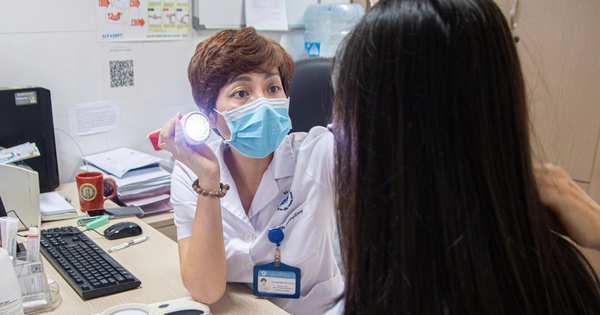 Sau chơi thể thao, nhiều người ngứa da, nổi mẩn vì nắng nóng