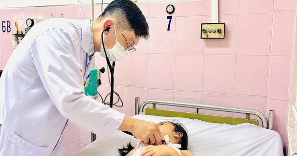 Vụ nghi ngộ độc thực phẩm ở trường học: Thêm nhiều học sinh nhập viện