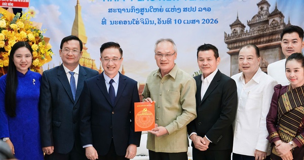 Lãnh đạo TPHCM chúc tết Bunpimay tại Tổng Lãnh sự quán Lào