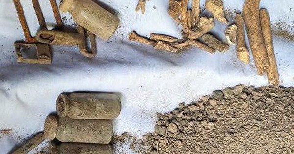 Dân bắt dơi phát hiện 12 bộ hài cốt trong hang đá