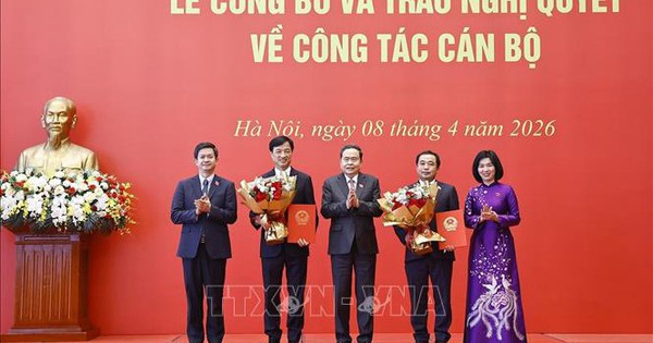 Chuyển sinh hoạt Đoàn đại biểu Quốc hội với Bí thư Thành ủy Hà Nội và Trưởng ban Tổ chức Trung ương