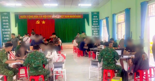 Công an TPHCM tiếp nhận 8 công dân bị Campuchia trục xuất