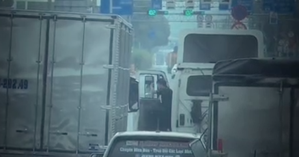 Tài xế xe container lạng lách sau mâu thuẫn giao thông ở TPHCM