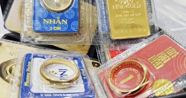 Sáng 11-4, giá vàng miếng SJC và vàng nhẫn đồng loạt giảm trở lại