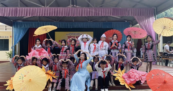 NGƯỜI THẦY KÍNH YÊU: Kiên trì nâng bước học sinh vùng cao