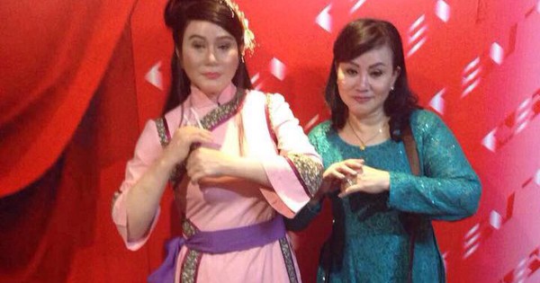 Nghệ sĩ Cẩm Thu nhìn lại Phan Kim Liên sau 9 năm gặp lại bức tượng sáp