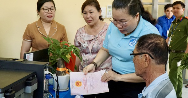 Xã Tân Nhựt, TPHCM: Đưa dịch vụ công về tận ấp, người dân tự tin làm hồ sơ trực tuyến