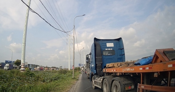 Xử lý tài xế xe đầu kéo đánh lái suýt gây tai nạn giao thông ở TPHCM