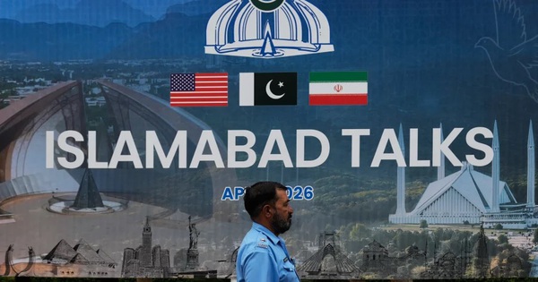 Mỹ - Iran đàm phán xuyên đêm, xuất hiện các chuyến bay bổ sung từ Tehran