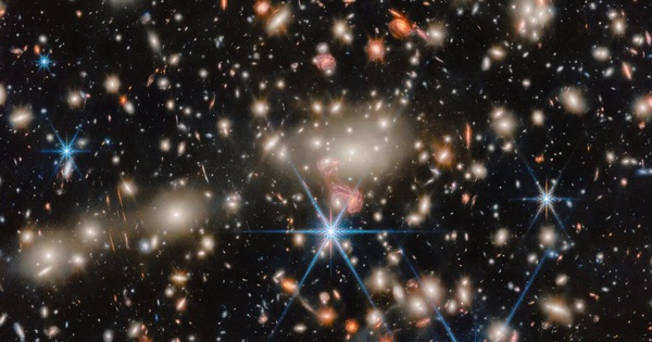 Ba vật thể hơn 12 tỉ năm tuổi hiện hình giữa trời