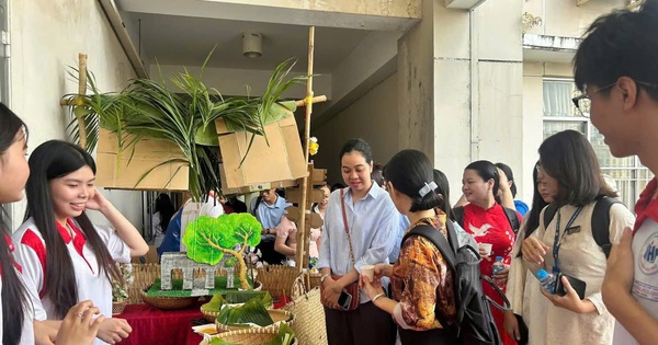 Những lá thư xúc động từ thầy, cô hiệu trưởng ở TPHCM