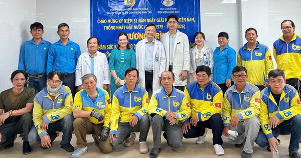 Tài xế xe ôm vui mừng vì được khám sức khỏe miễn phí