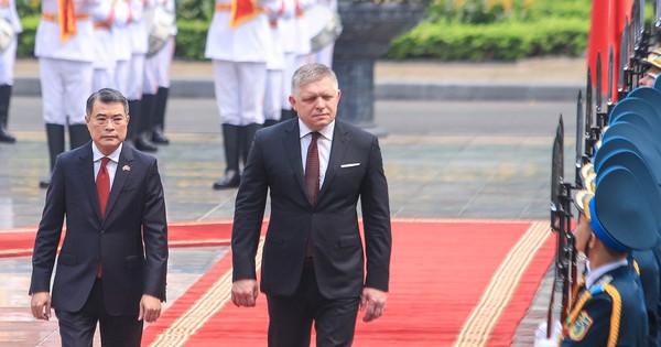 Thủ tướng Lê Minh Hưng chủ trì Lễ đón Thủ tướng Slovakia thăm Việt Nam