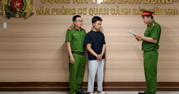 Lừa khách đưa điện thoại, 1 nhân viên ngân hàng 