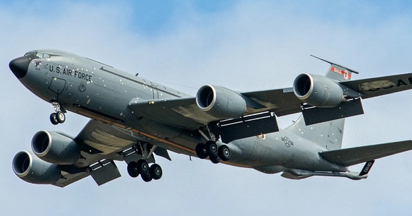 Lộ hình ảnh máy bay Mỹ đầy miếng vá khi về từ Trung Đông