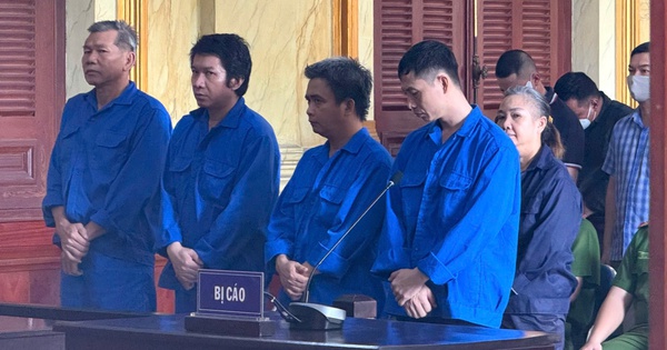 "Phù phép" mẫu CT10 giúp trốn cai nghiện: 17 bị cáo lãnh án
