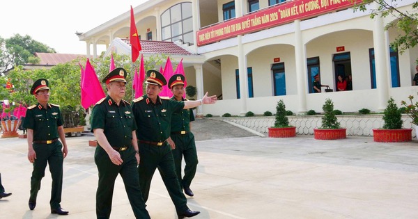 Đại tướng Nguyễn Trọng Nghĩa thăm Trường Thiếu sinh quân miền Trung