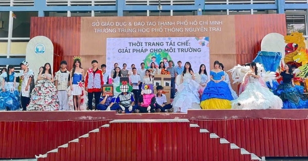Biến rác thành “sàn diễn”: Học sinh Nguyễn Trãi gây sốt với thời trang tái chế