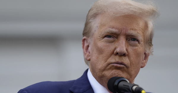 Ông Donald Trump ám chỉ đàm phán với Iran diễn ra trong 2 ngày tới