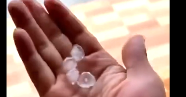 Clip: Mưa đá bất ngờ ở Đà Nẵng sau chuỗi ngày nắng gắt