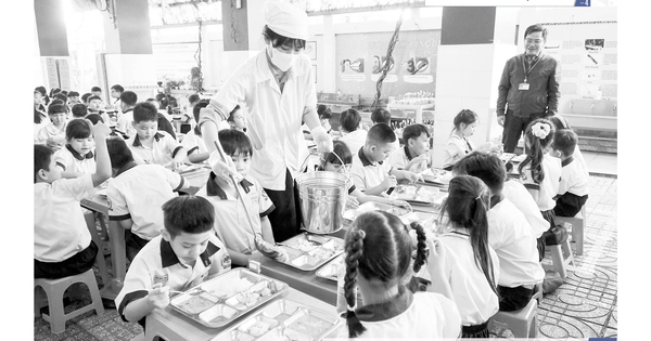 Báo in ngày 15-4: Giải pháp cho bữa ăn bán trú an toàn