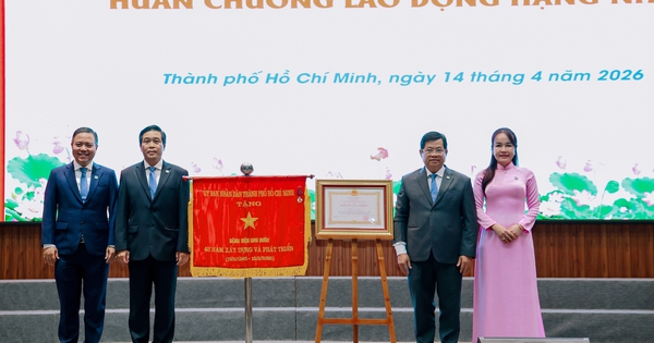 Bệnh viện Ung Bướu TPHCM long trọng đón nhận Huân chương Lao động hạng Nhất