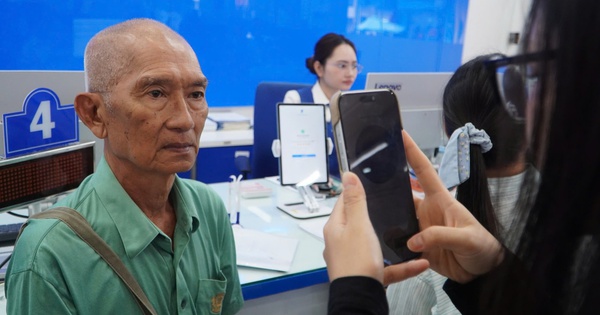 Xếp hàng chờ xác thực số điện thoại