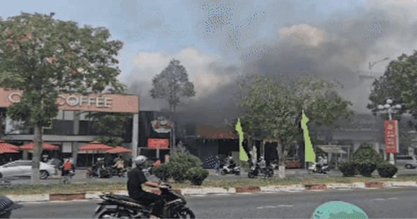 CLIP: Cháy quán Ếch 62 ở Tây Ninh, nhiều người hốt hoảng