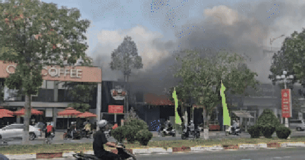 CLIP: Cháy quán Ếch 62 ở Tây Ninh, nhiều người hốt hoảng