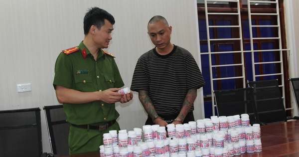 Bắt đối tượng bán gần 1.000 lọ thuốc giả có chất cấm cho người bệnh