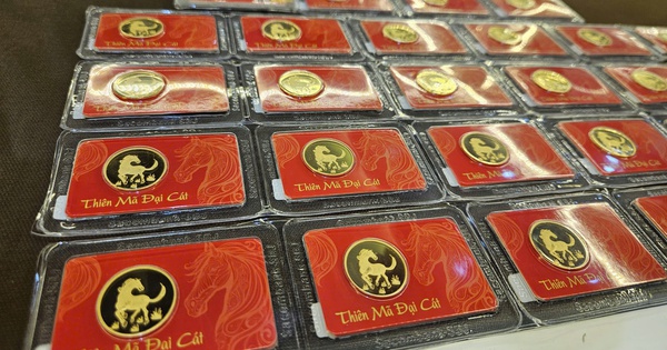 Cuối ngày 15-4, giá vàng miếng tại SJC, Mi Hồng, Bảo Tín Minh Châu giảm nhanh
