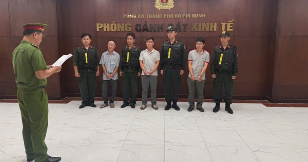 Công an TPHCM khám xét 2 căn nhà, bắt 3 người