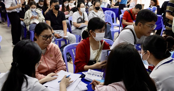 Đâu là nguyên nhân khiến lao động trung niên khó tìm việc?