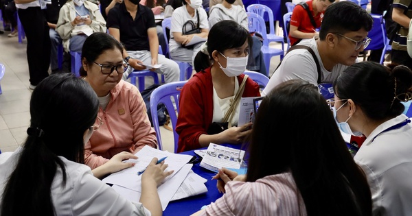 Đâu là nguyên nhân khiến lao động trung niên khó tìm việc?