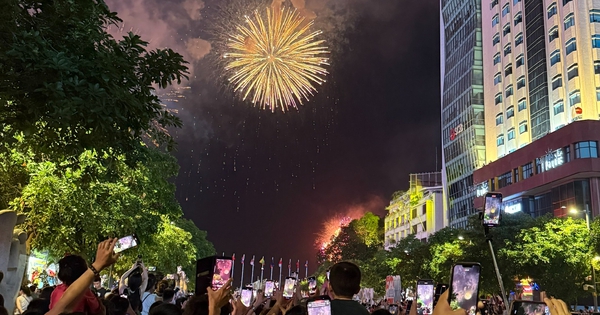 Doanh nghiệp nào tham gia tài trợ bắn pháo hoa dịp lễ 30-4 tại TPHCM?