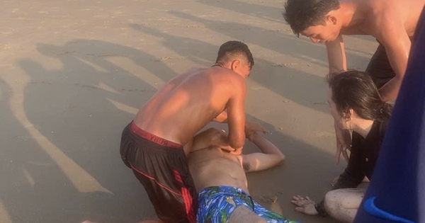 CLIP: Cứu và sơ cứu 2 vợ chồng du khách ngay trên bãi biển Vũng Tàu