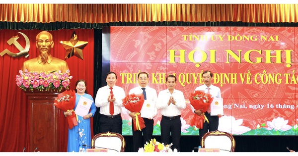 Công bố các quyết định về công tác cán bộ ở Đồng Nai