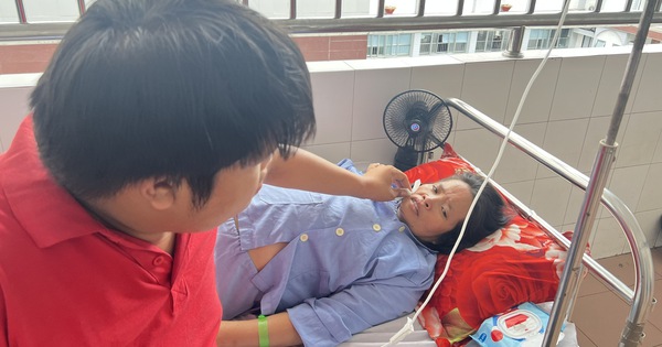 Bạn đọc hỗ trợ hơn 160 triệu đồng cho nam sinh lớp 9 bệnh tật, bán vé số ở Cần Thơ