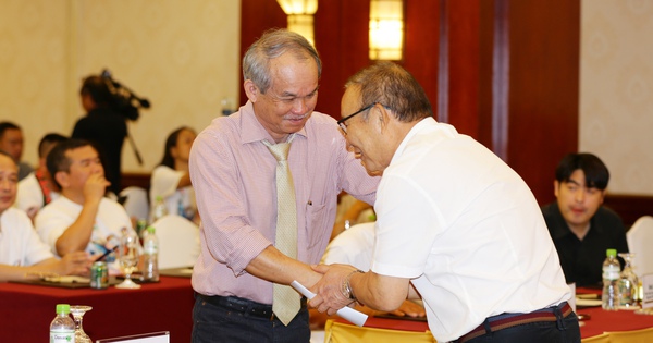 Câu chuyện giữa HLV Park Hang-seo và ông bầu Đoàn Nguyên Đức