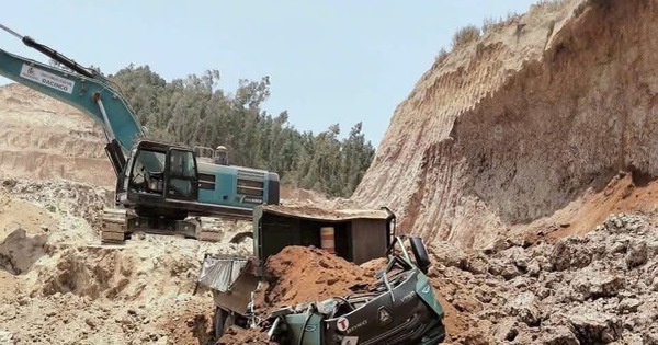 Sạt lở mỏ đất ở Gia Lai, một tài xế tử vong