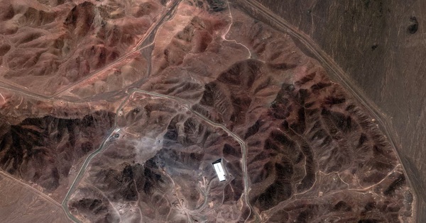 Trung Quốc "sẵn sàng tiếp nhận uranium", ông Donald Trump nói Mỹ sẽ vào Iran để lấy