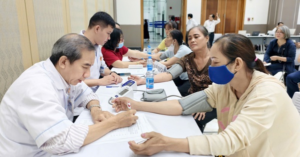 Hơn 250 nữ công nhân, viên chức được tư vấn, khám sức khỏe sinh sản miễn phí