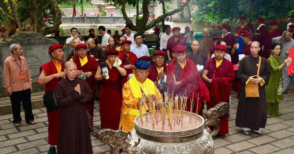 Đức Gyalwang Drukpa lần đầu thăm Đền Hùng