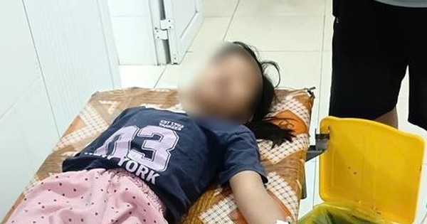 20 người nhập viện sau khi ăn bánh mì