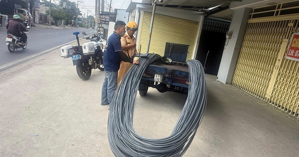 Hàng trăm "hung thần" xe tự chế chở thép ở TPHCM bị CSGT tóm gọn