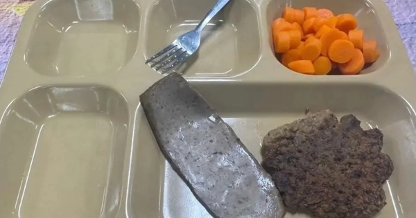 Tàu sân bay và tàu đổ bộ Mỹ ở Trung Đông đang thiếu thực phẩm?