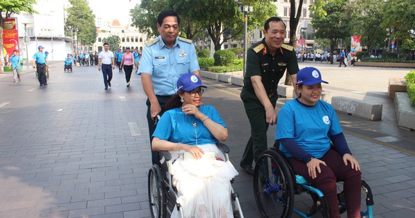 Hơn 1.300 người tham gia Ngày Người khuyết tật Việt Nam tại phố đi bộ Nguyễn Huệ