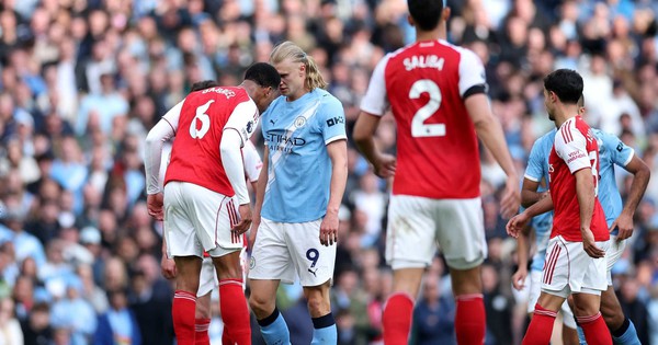 Haaland “giúp” Gabriel thoát thẻ đỏ khi Man City hạ Arsenal