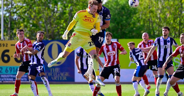 Thủ môn ghi bàn phút 90+6, Cardiff thăng hạng đầy cảm xúc