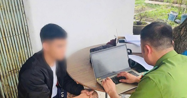 Nam thanh viên 19 tuổi đi xe máy tông CSGT bị thương